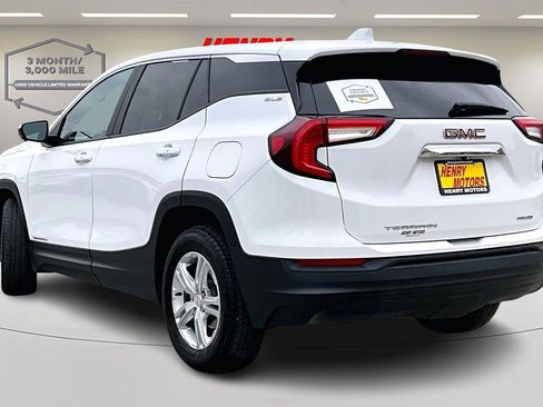 Used 2024 GMC Terrain SLE image 4