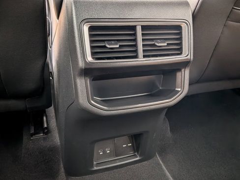 Used 2024 Volkswagen Atlas Cross Sport SE image 21