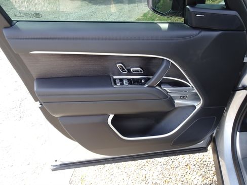 Certified 2024 Land Rover Range Rover SE AWD/4WD image 17