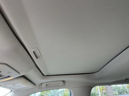 Used 2022 Toyota Highlander XLE FWD image 28