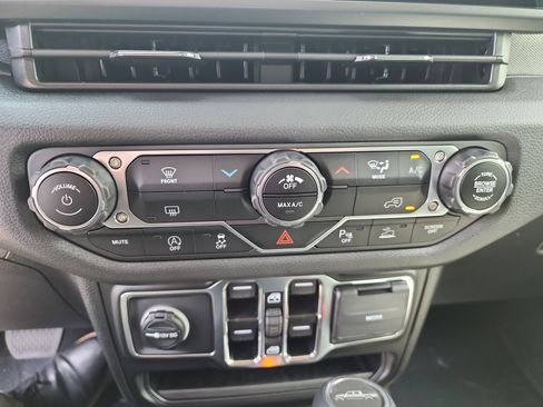 New 2025 Jeep Gladiator Sport image 6