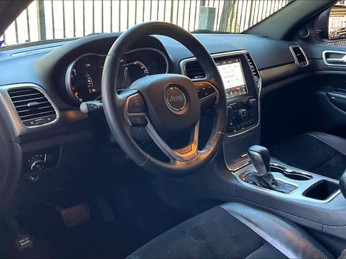 Used 2018 Jeep Grand Cherokee Altitude image 17