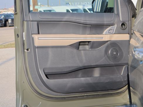 Used 2024 Ford Expedition Limited image 13