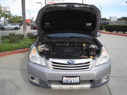 Used 2011 Subaru Outback 3.6R Limited image 13