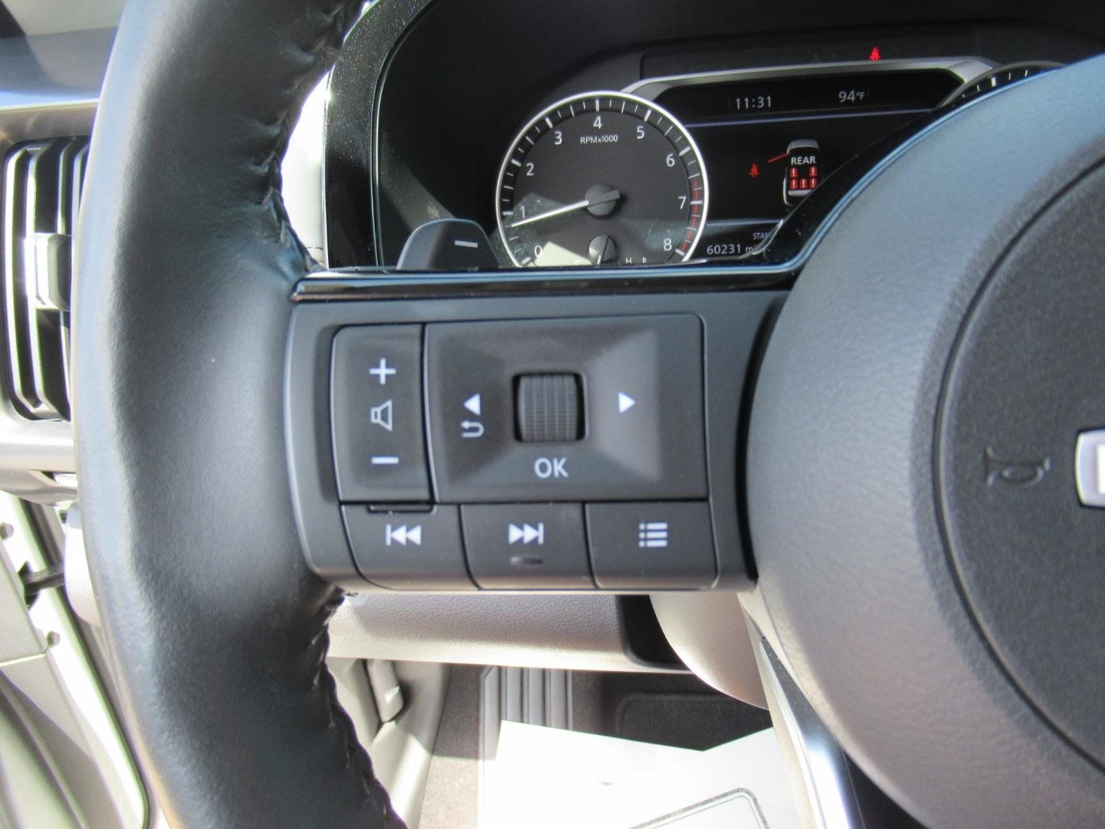 Used 2024 Nissan Pathfinder SL w/ SL Premium Package FWD image 25