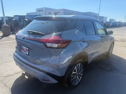 Used 2021 Nissan Kicks SV FWD image 3