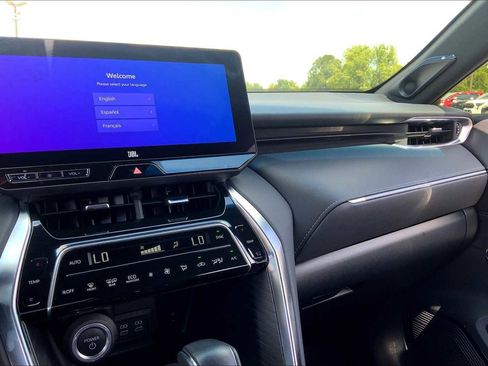 Used 2024 Toyota Venza Limited image 33