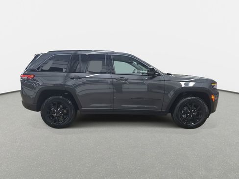 New 2026 Jeep Grand Cherokee Altitude AWD/4WD image 4