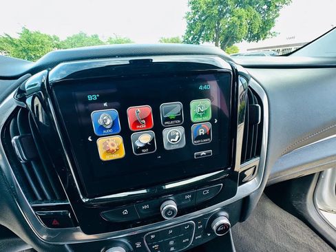 Used 2019 Chevrolet Traverse LT FWD image 18