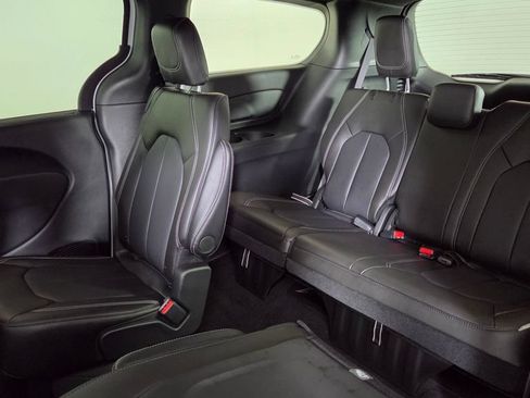 New 2026 Chrysler Pacifica Select FWD image 30