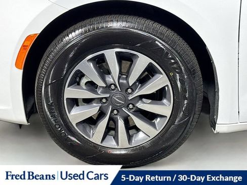 Used 2024 Chrysler Pacifica Limited FWD image 38