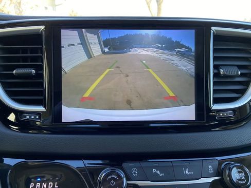 Used 2024 Chrysler Pacifica Touring-L image 19