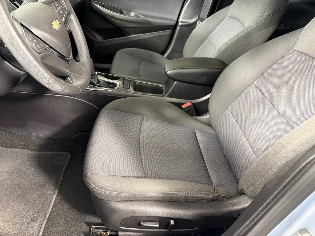 Used 2017 Chevrolet Cruze LT w/ Convenience Package FWD image 12