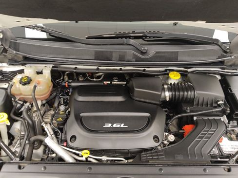 Used 2018 Chrysler Pacifica Touring-L FWD image 30