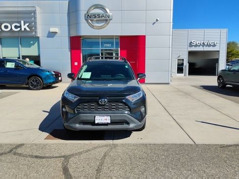 Used 2021 Toyota RAV4 XLE Premium image 2