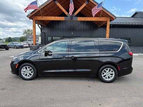 Used 2025 Chrysler Pacifica Select FWD image 20