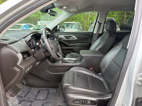 Used 2021 Chevrolet Traverse RS image 16