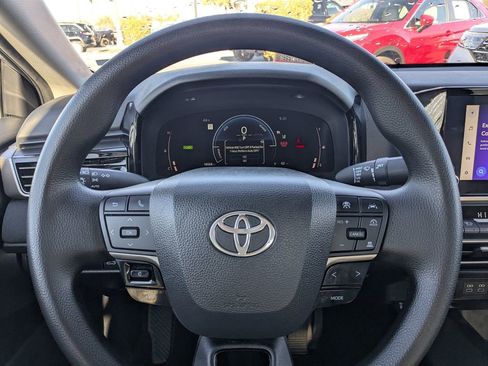Used 2025 Toyota Camry LE image 21