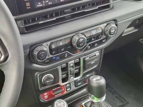 Used 2025 Jeep Wrangler Unlimited Rubicon 4xe w/ Safety Group AWD/4WD image 14