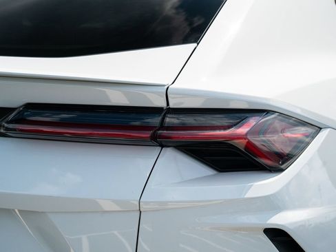 Used 2019 Lamborghini Urus AWD/4WD image 13