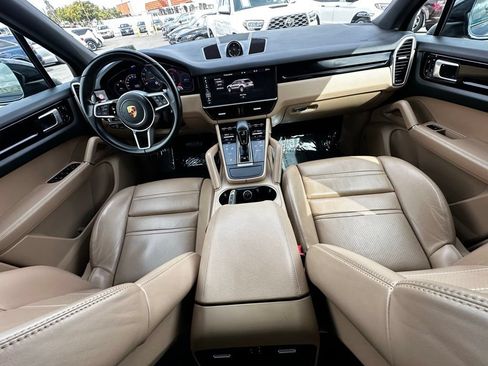 Used 2021 Porsche Cayenne AWD/4WD image 16