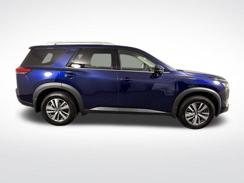 Used 2023 Nissan Pathfinder SL AWD/4WD image 3