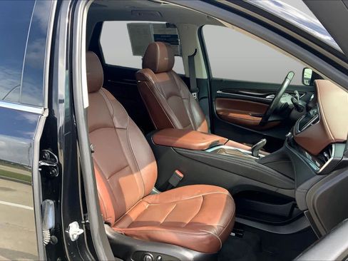 Used 2018 Buick Enclave Avenir w/ Avenir Technology Package FWD image 9
