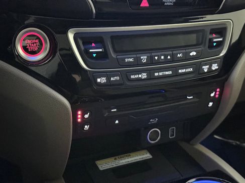 Used 2020 Honda Pilot Elite image 37