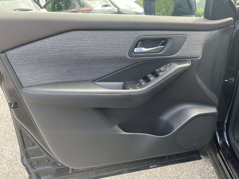 Used 2023 Nissan Rogue SV AWD/4WD image 15