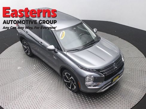 Used 2023 Mitsubishi Outlander SE AWD/4WD image 3