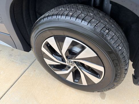 New 2025 Volkswagen Tiguan S image 9