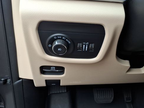 Used 2025 Jeep Grand Cherokee Limited AWD/4WD image 19
