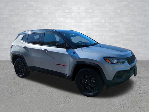 Used 2023 Jeep Compass Trailhawk image 2