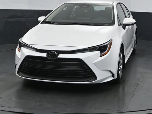 Used 2025 Toyota Corolla LE image 8