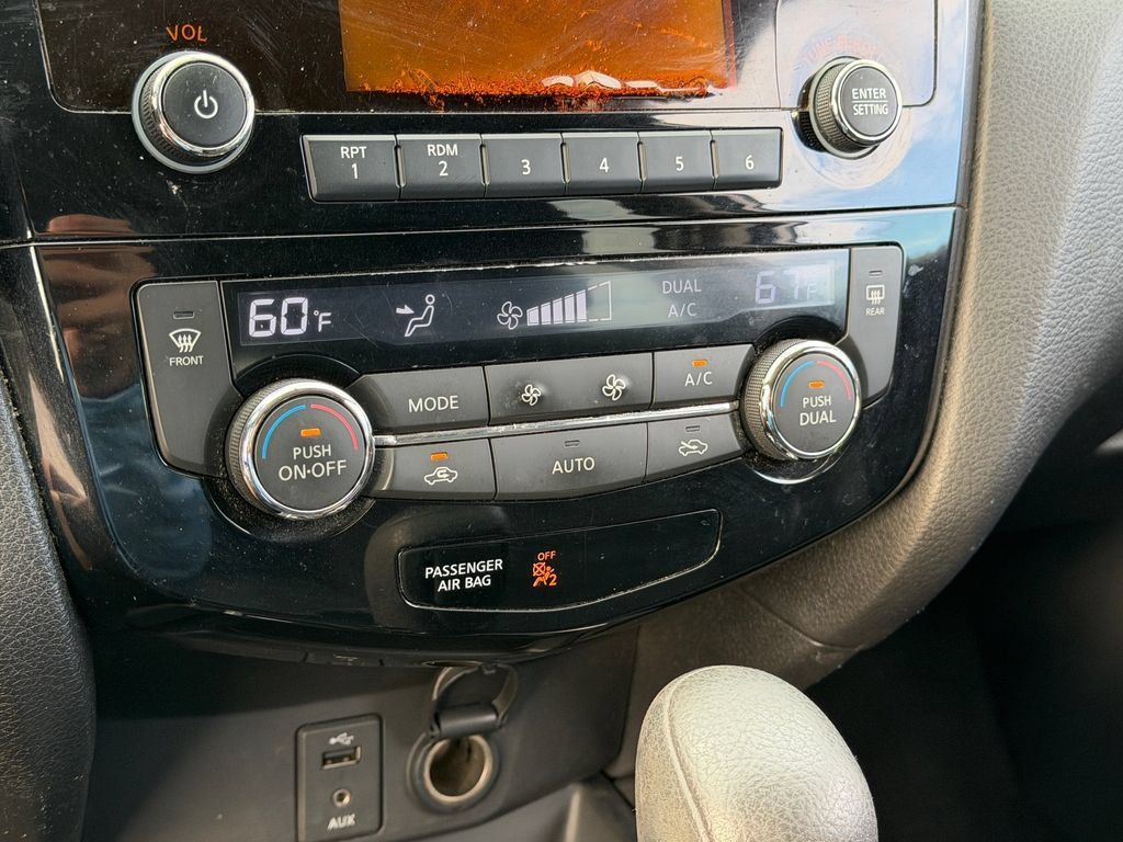 Used 2014 Nissan Rogue SV FWD image 20