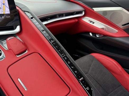 Used 2022 Chevrolet Corvette Stingray Premium Conv w/ Z51 Performance Package RWD image 22