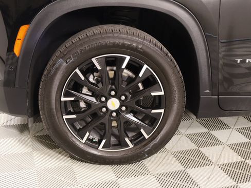 Used 2025 Chevrolet Traverse LT w/ Enhanced Driving Package AWD/4WD image 18