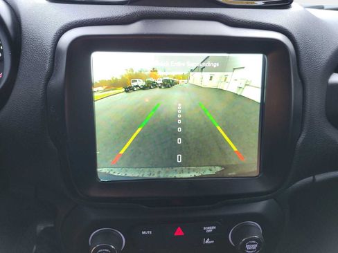 Used 2022 Jeep Renegade Altitude AWD/4WD image 14