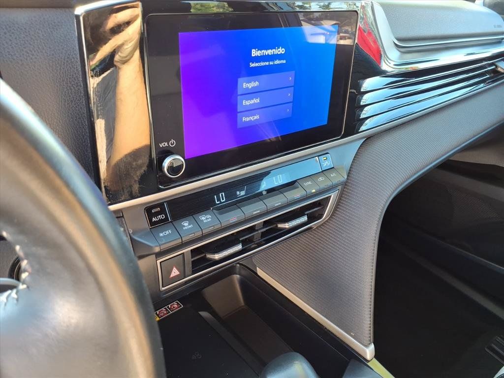 Used 2025 Toyota Camry SE FWD image 32