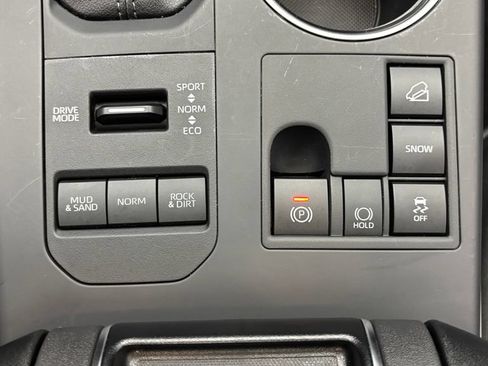 Used 2025 Toyota Highlander XLE AWD/4WD image 26