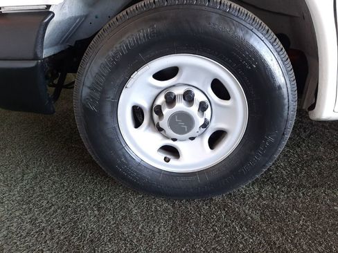 Used 2014 Chevrolet Express 2500 LS image 31