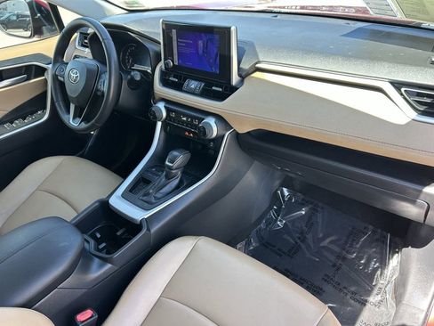 Used 2023 Toyota RAV4 XLE Premium image 8