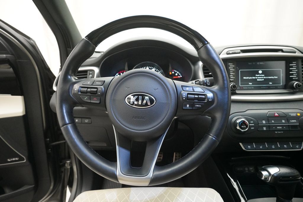 Used 2016 Kia Sorento SX w/ SXL Technology Package AWD/4WD image 4