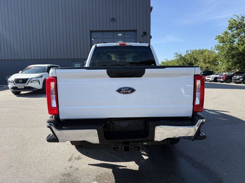 Used 2023 Ford F250 XLT w/ FX4 Off-Road Package AWD/4WD image 4