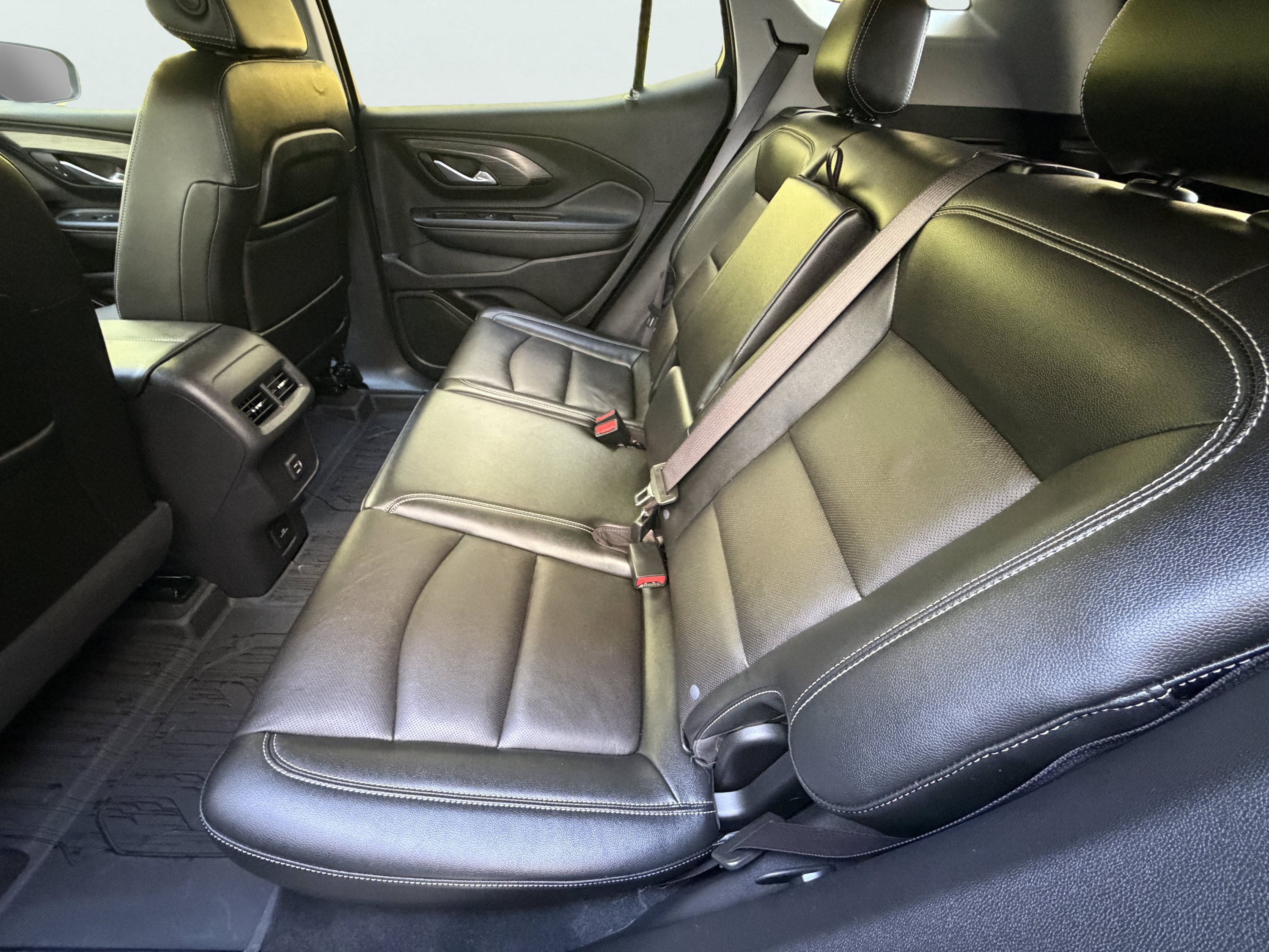 Used 2024 GMC Terrain SLT w/ LPO, Floor Liner Package AWD/4WD image 19