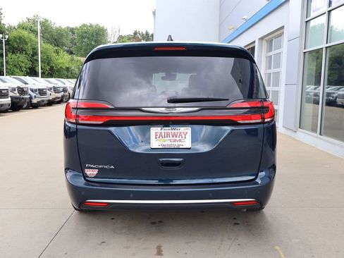 Used 2024 Chrysler Pacifica Touring-L FWD image 9