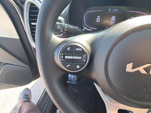 Used 2024 Kia Soul LX w/ Option Group 015 FWD image 17