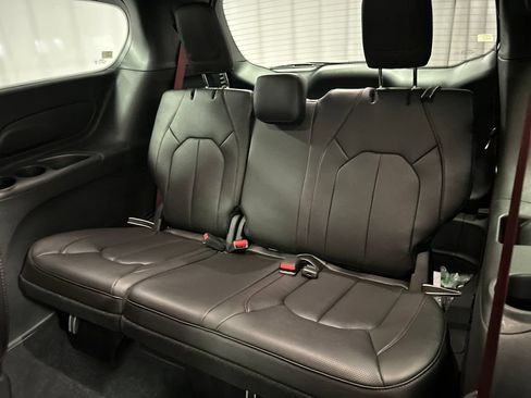 New 2027 Chrysler Pacifica Select FWD image 22