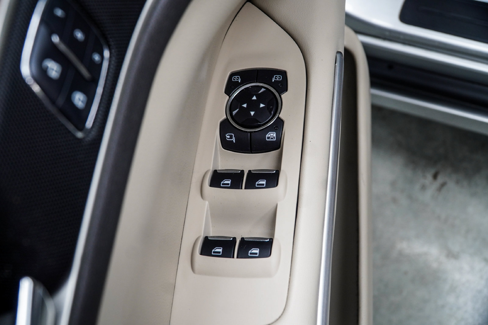 Used 2016 Lincoln MKZ Hybrid w/ Equipment Group 600A Reserve FWD image 33