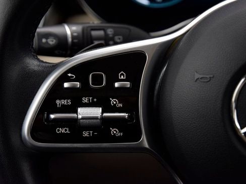 Used 2022 Mercedes-Benz GLC 300 image 23